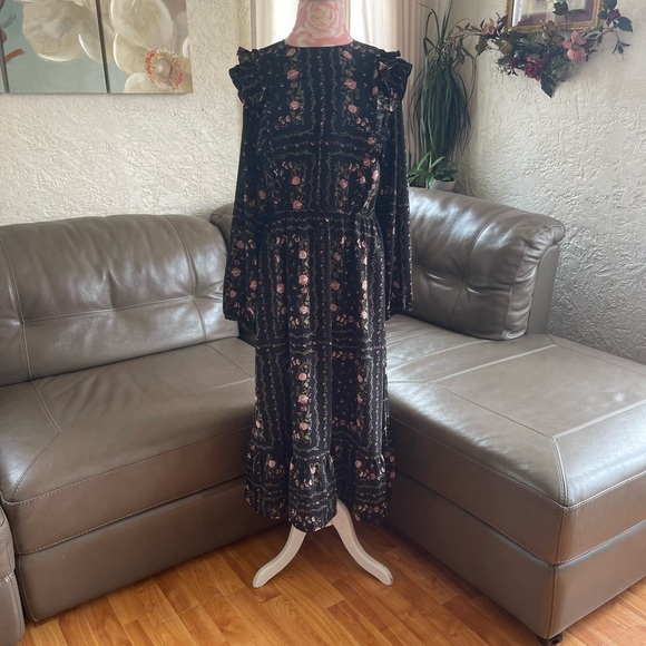 Divided Floral Dress - Picture 3 of 5